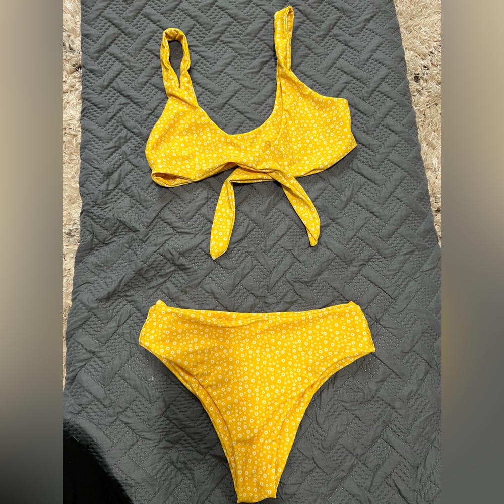 Small yellow high waisted set